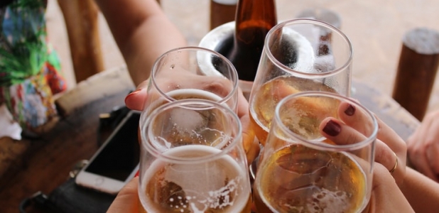 Aprendiendo sobre las calorías en las bebidas alcohólicas