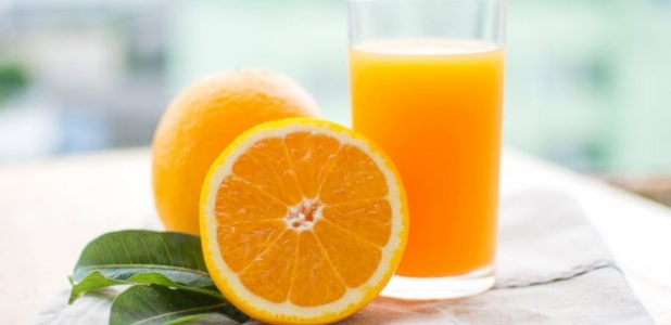 El jugo de naranja es igual de malo que un refresco