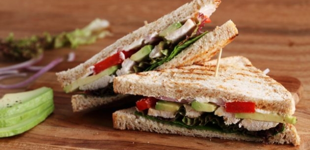 ¿La cena también debe incluir todos los grupos de alimentos?